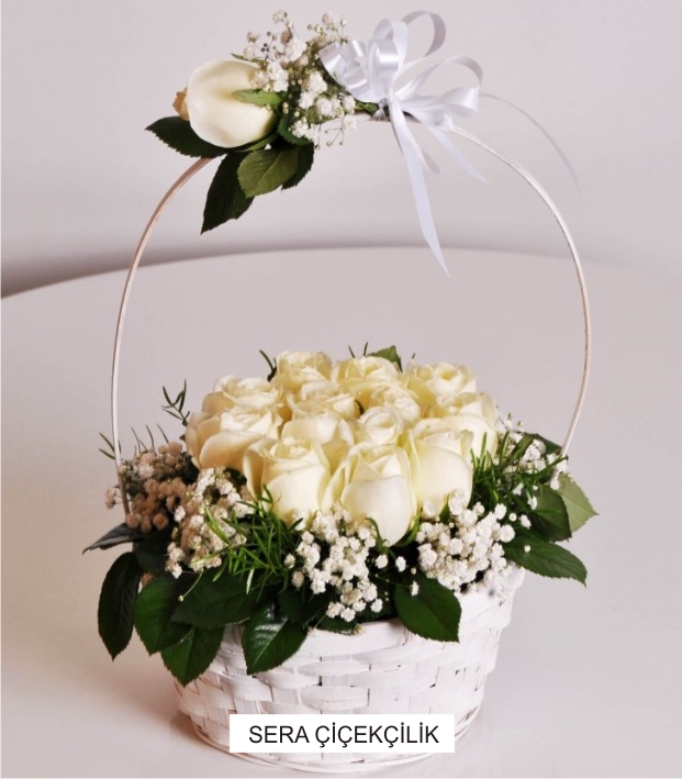 sepette beyaz güller